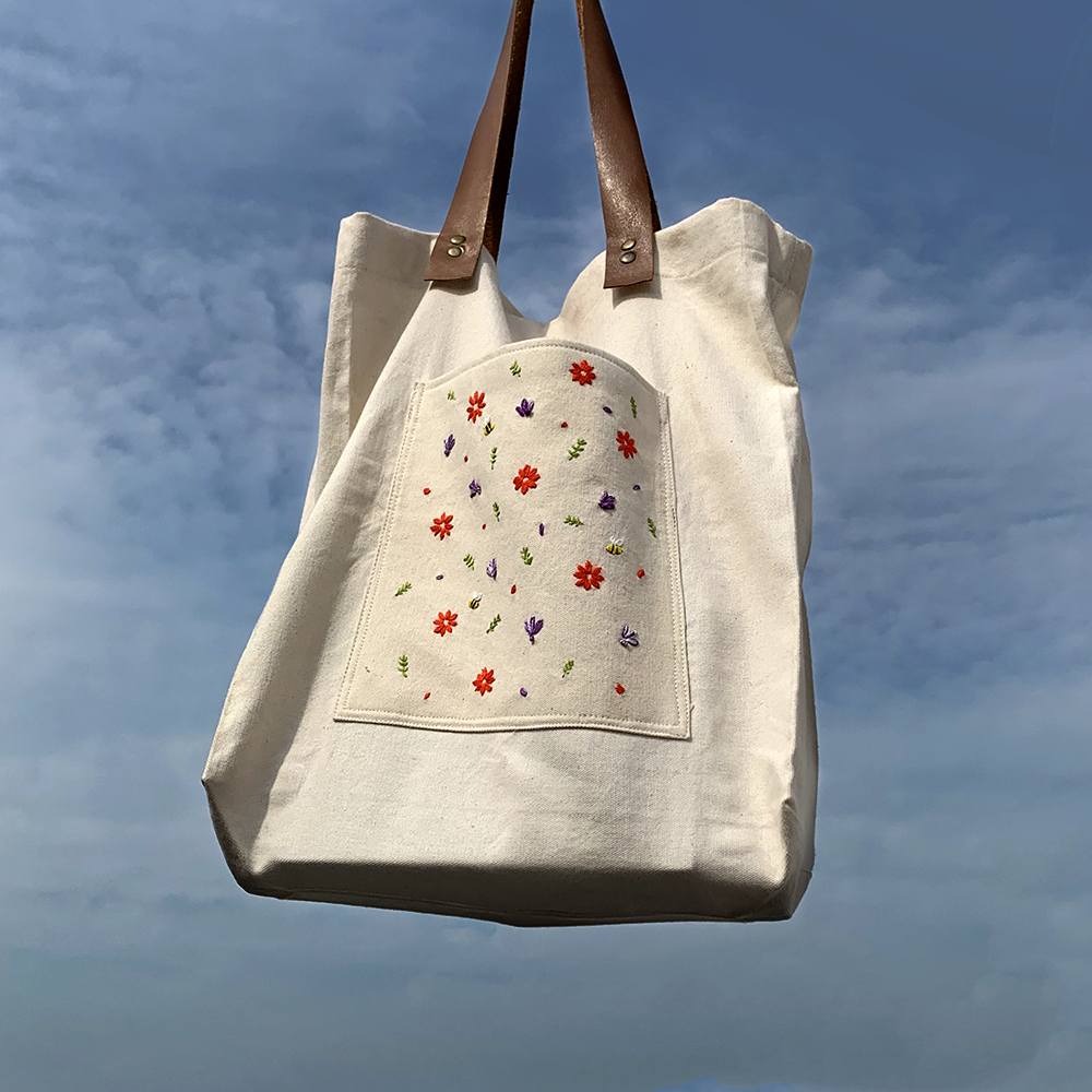 Honey bee Tote Bag